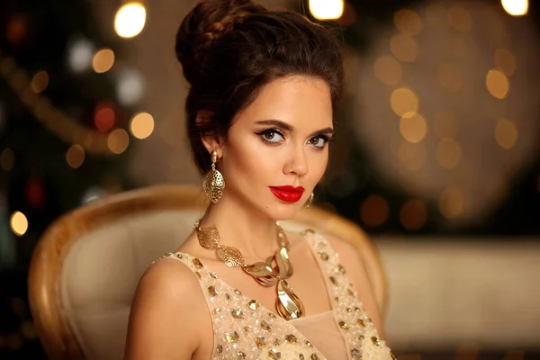 Lujoso Retrato Mujer Elegante Con Peinado Boda Maquillaje Hermosa Chica — Foto de Stock