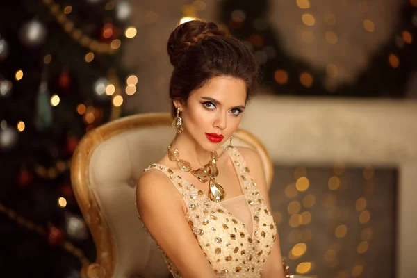 Retrato Beleza Mulher Elegante Com Penteado Casamento Maquiagem Menina Morena — Fotografia de Stock