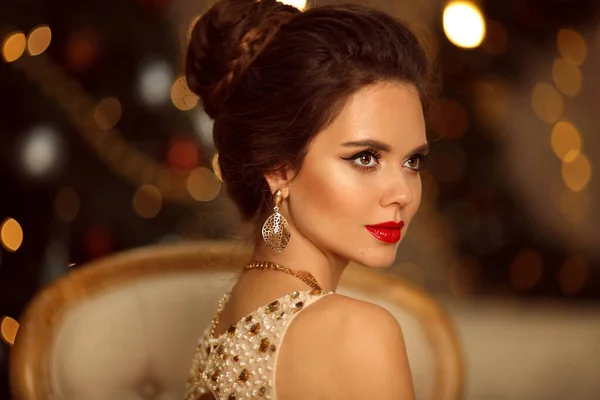 Lujoso Retrato Mujer Elegante Con Peinado Boda Maquillaje Hermosa Chica — Foto de Stock