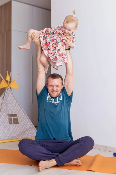 Father Day Dad Raises Kid High Fun Game Childhood Leisure — Stock Photo, Image