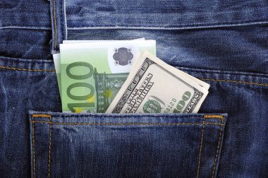 ABD Doları ve Euro arka kot pantolon cebinde