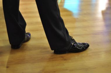 Güzel siyah rugan ayakkabı profesyonel dansçı 