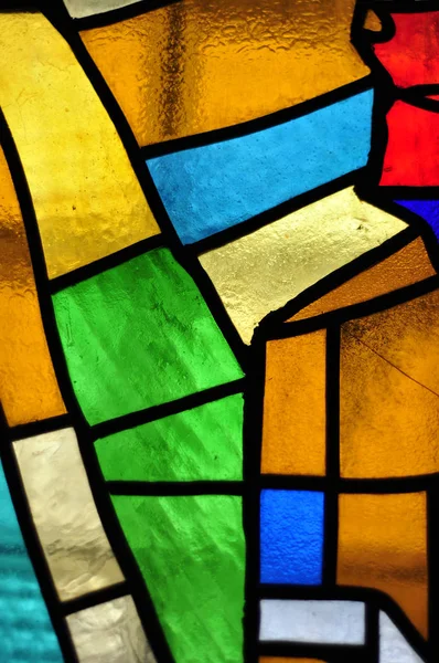 Imagem de uma janela de vidro manchado multicolorido com bloco irregular — Fotografia de Stock