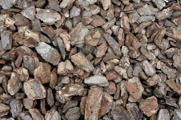 La consistenza di una pila di corteccia di pino — Foto Stock