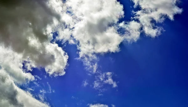Panorama Wiosnę Chmury Lato Niebieski Niebo Słoneczny Tło Tekstura — Zdjęcie stockowe
