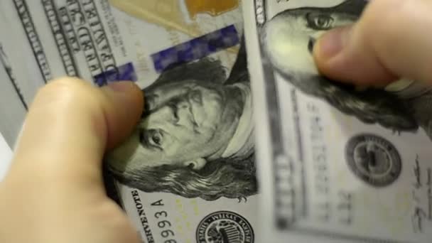Geld Bargeld Dollar Zählen Hände Bezahlung Glück Klamauk Auf Weißem — Stockvideo