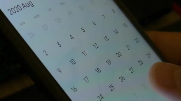 Hombre Usando Aplicación Calendario Primer Plano Del Dispositivo Móvil Primer — Vídeos de Stock