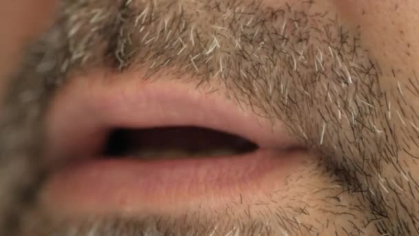 Homme Barbe Grise Avale Une Pilule Virus Coronavirus Fait Une — Video