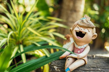 Pişmiş toprak gülümse