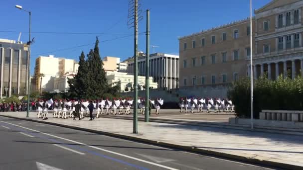 ATENAS, GRECIA - 15 DE ENERO DE 2017: Ritual de cambio de guardia — Vídeos de Stock