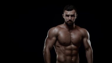 Genç acımasız bodybiulder