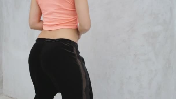 若い女性の twerking — ストック動画