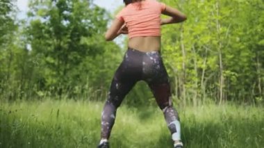 Genç kadın twerking