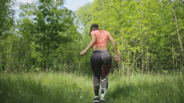 Jovem mulher twerking — Vídeo de Stock