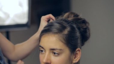 Genç kadın Styling Saç