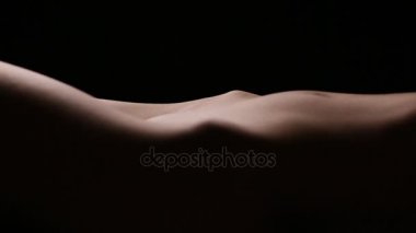 Bacaklar ve karın güzel kadının. Döngü