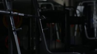 Spor salonunda formda sarışın