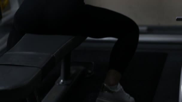 Fit blond in gym — Stock Video