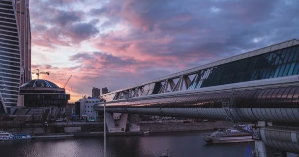 Bagrationsbrücke und Moskauer Fluss — Stockvideo