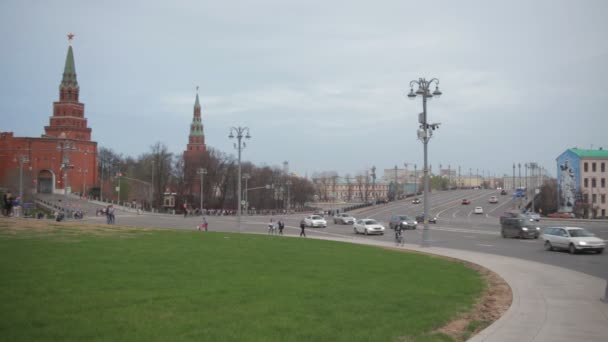 Borovitskaya straat in Moskou — Stockvideo