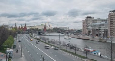 Kremlin yukarıda fırtınalı gökyüzü