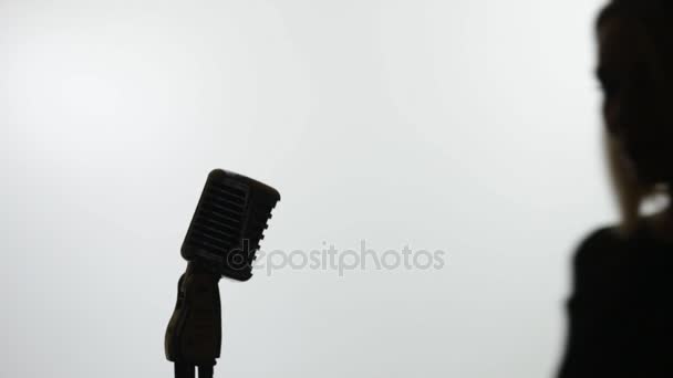 Woman and mic — Stock Video