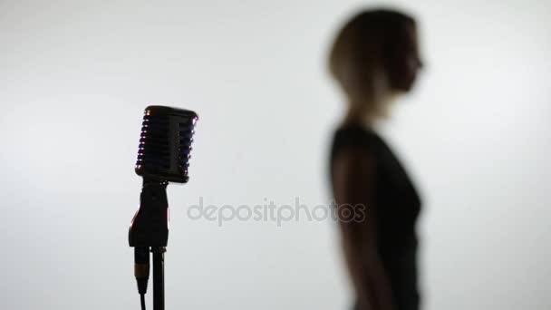 Woman and mic — Stock Video