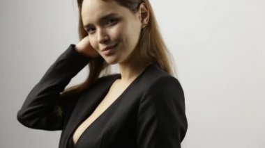 genç kadın ceket ve iç giyim