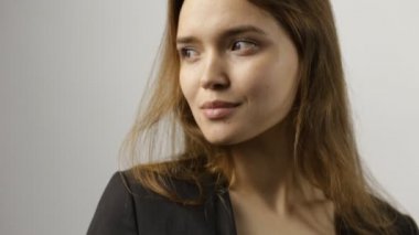 genç kadın ceket ve iç giyim