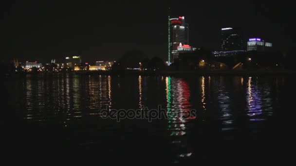 Minsk la nuit, capitale du Bélarus — Video