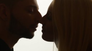 Çift beyaz öpüşme