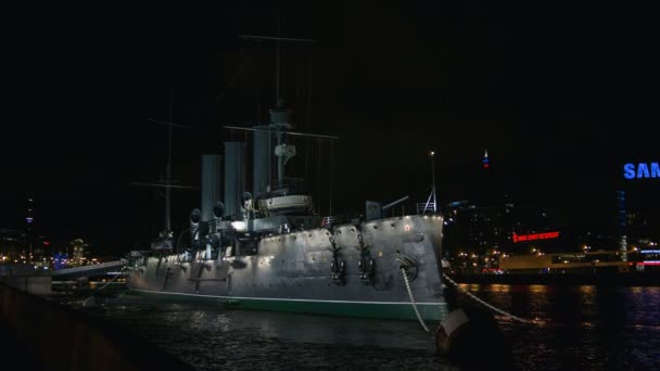Крейсер "Аврора" ночью — стоковое видео