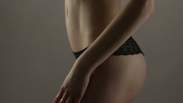 Женское тело в нижнем белье — стоковое видео