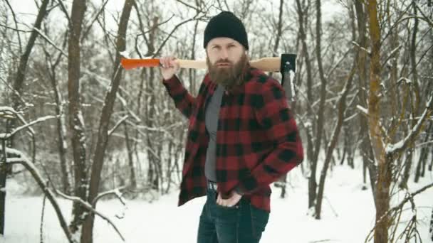 Bearded man with axe — Stock Video