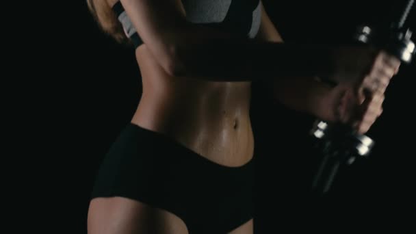 Mladá blonďatá fitness žena, pomalý pohyb — Stock video