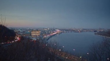 Kiev, Ukrayna 'nın Panorama' sı. 60-24 fps arası yavaş çekim. Kiev, Ukrayna, 23 Kasım 2019