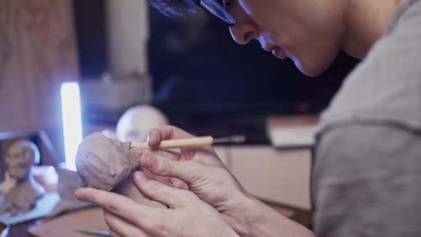 Young Artist Sculpting Bust Woman Plasticine Non Drying Clay — 비디오