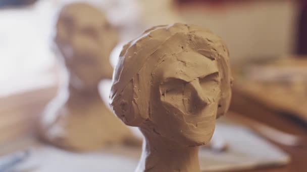 Таблиця Митця Скульптурними Інструментами Пластицином Несуха Глина — стокове відео