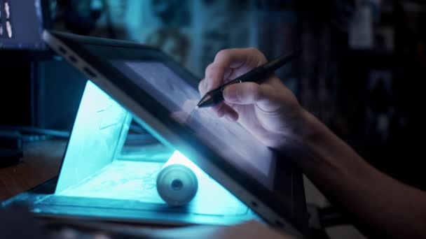 Jonge Kunstenaar Tekening Illustratie Tablet Slow Motion Ondiepe Scherptediepte — Stockvideo