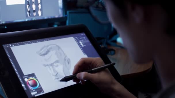 Jonge Kunstenaar Tekening Illustratie Tablet Slow Motion Ondiepe Scherptediepte — Stockvideo