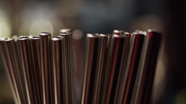 Çubukta Metal Pipetler Alanın Sığ Derinliği Odak Geçişi — Stok video
