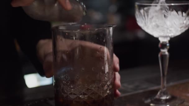 Process Making Alcohol Cocktail Slow Motion Shallow Depth Field — 图库视频影像