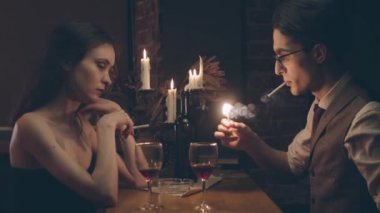 Romantik bir akşam yemeği.