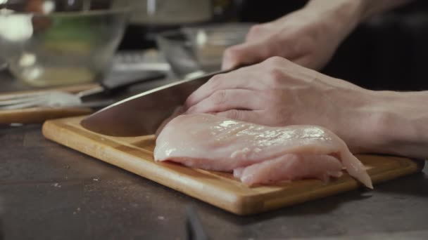 Куриное Мясо Кухне Мелкая Глубина Резкости Замедленная Съемка — стоковое видео