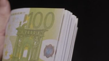 Avro paralarını parmakla saymak (sahte para). Yavaş çekim