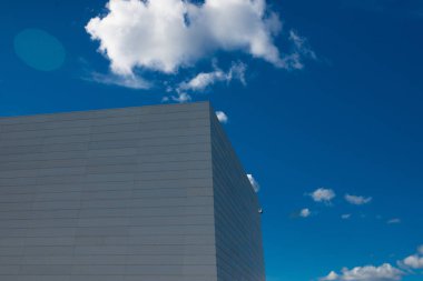 Ortak modern iş gökdelenleri, yüksek binalar, gökyüzüne yükselen mimari, güneş. Mali konseptler, ekonomi, gelecek vs..