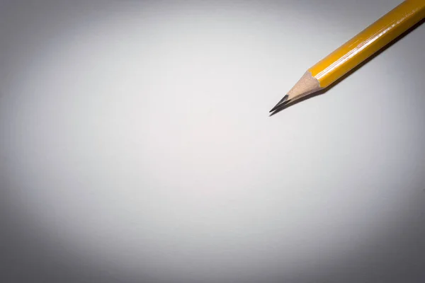 Kalem saf beyaz arkaplanda izole edildi — Stok fotoğraf