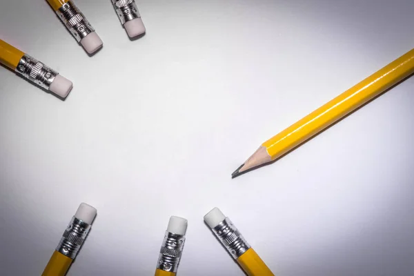 Ołówek izolowany na białym tle — Zdjęcie stockowe