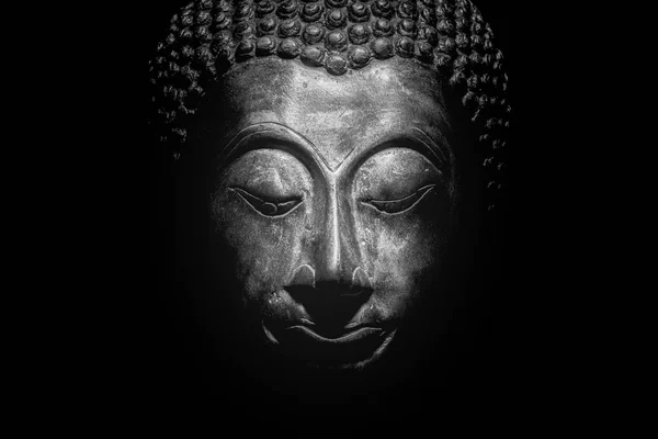 Retrato de Buda isolado. Fechar acima estátua de buddha Fotos De Bancos De Imagens