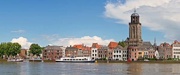 Panoramatický výhled na středověké holandské město Deventer s maš — Stock fotografie